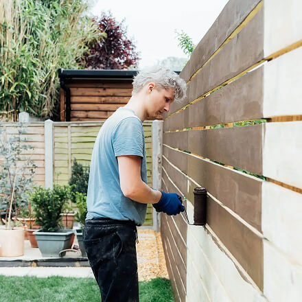 Transform your Sherman Oaks home’s exterior with our meticulous painting solutions, adding charm and value to your property.
